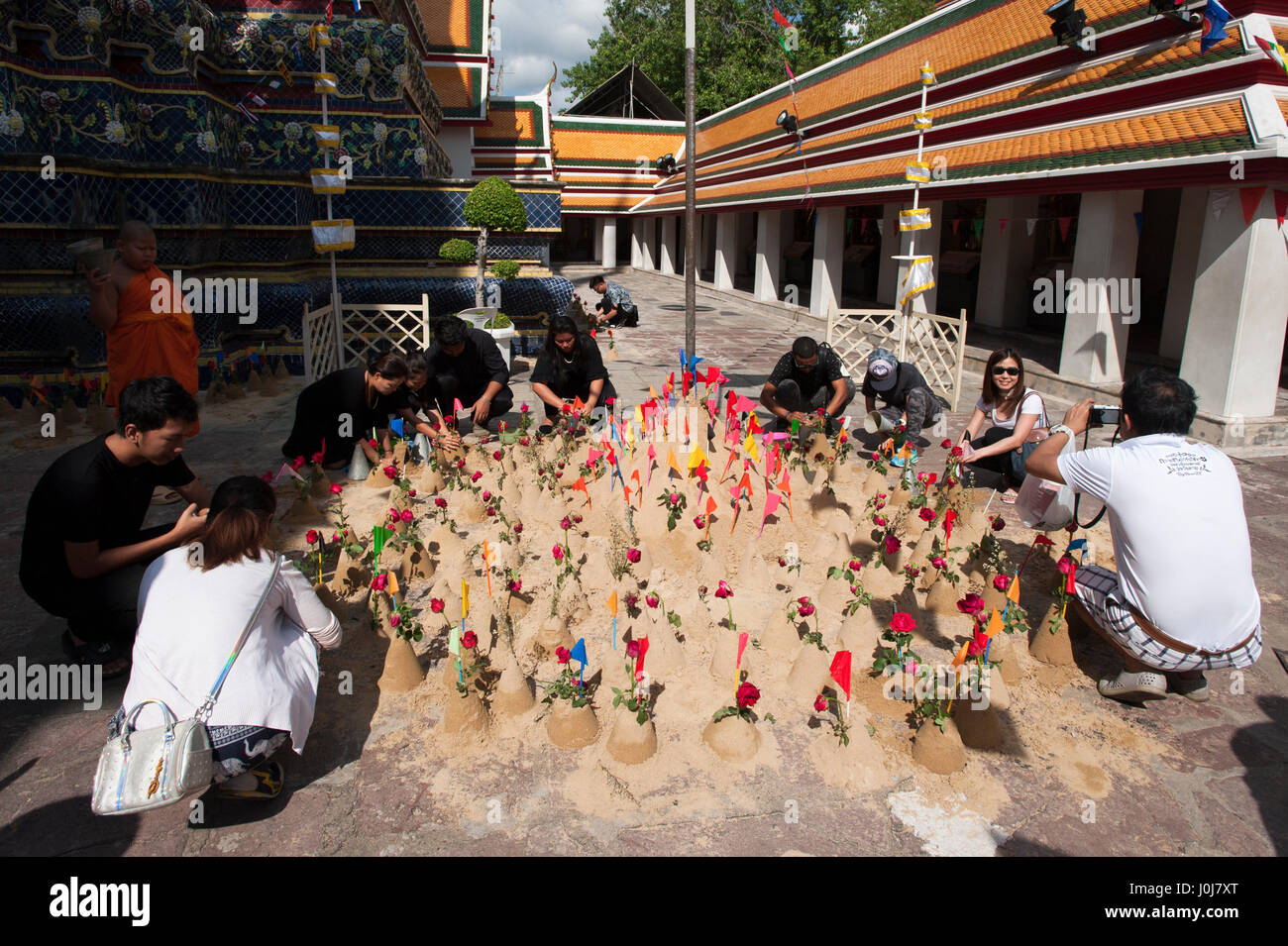 Bangkok, Thailand. 13th Apr, 2017. 13 April, 2017. Thai people use sand to build miniature Buddhist stupas statue as part of celebrations of the Songkran Festival celebrations in Bangkok, Thailand. Credit: Anusak Laowilas/Pacific Press/Alamy Live News Stock Photo
