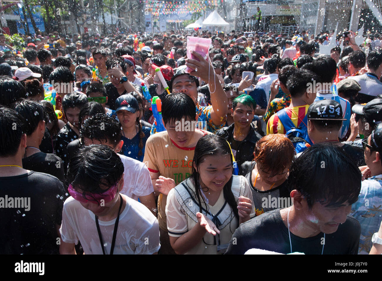 Bangkok, Thailand. 13th Apr, 2017. 13 April, 2017. People play with water guns during a water fight at Songkran Festival celebrations in Bangkok, Thailand. Credit: Anusak Laowilas/Pacific Press/Alamy Live News Stock Photo