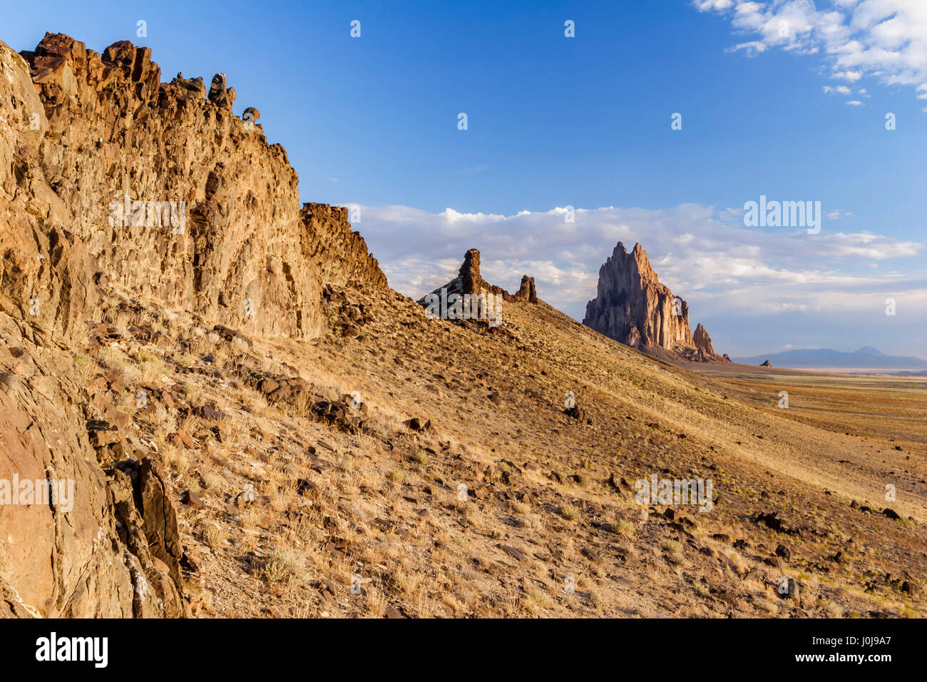 Volcanuic Ridge Volcanic ridge and Shiprock, New Mexico USA Stock Photo - Alamy