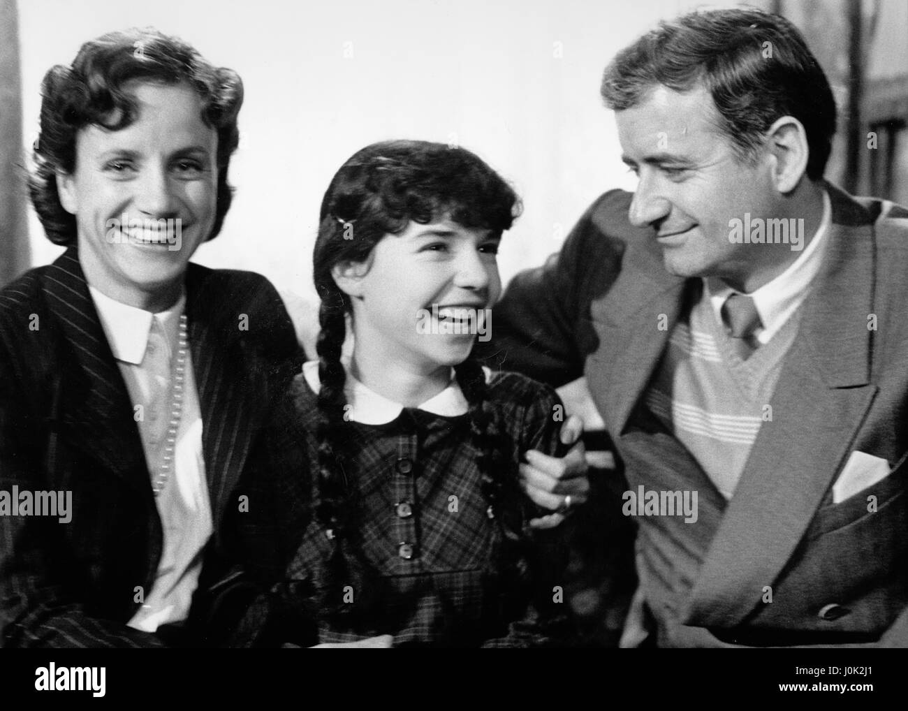 Ein Stuck Himmel Fernsehserie Deutschland 1982 Regie Franz Peter Wirth Darsteller Aviva Joel Dana Vavrova Peter Bongartz Stock Photo Alamy