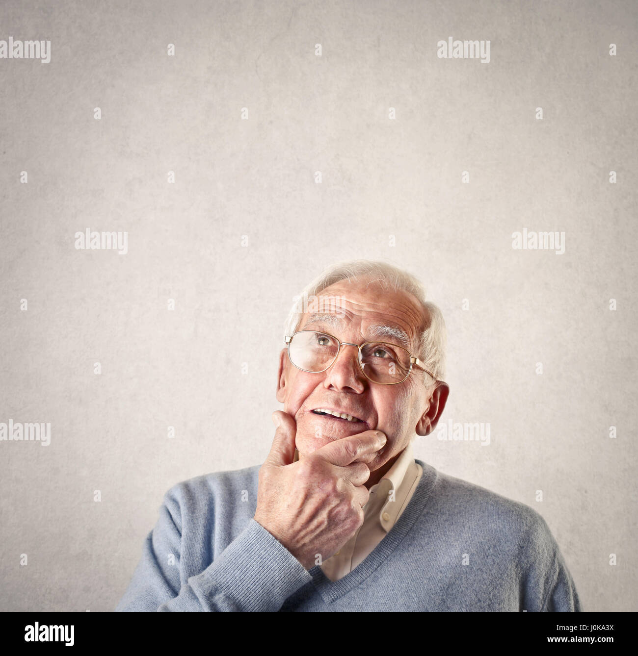 Old man thinking hi-res stock photography and images - Alamy
