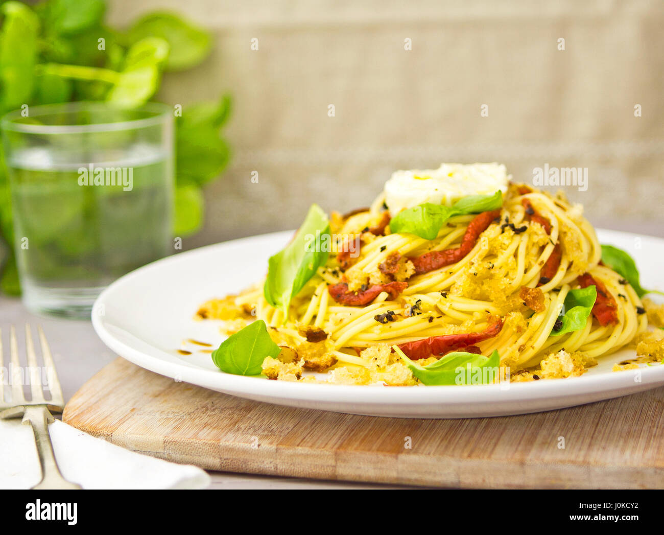 Spaghetti with sun dried tomatoes basil mozzarella Stock Photo Alamy