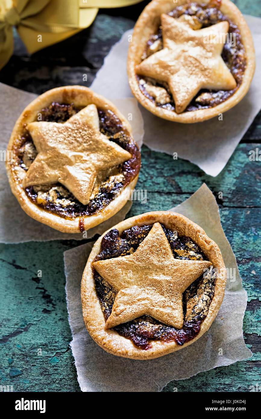 Mince pie butter pastry with gold lustre Stock Photo Alamy