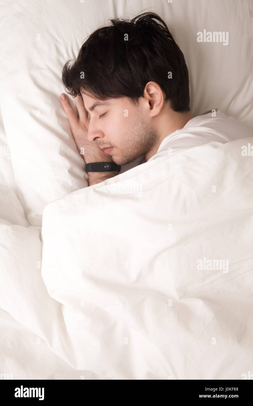 wearing smartwatch to sleep