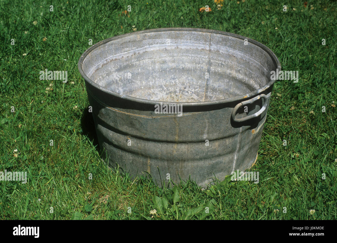 Vintage Galvanized Wash Tub Stock Photo 138116090 Alamy