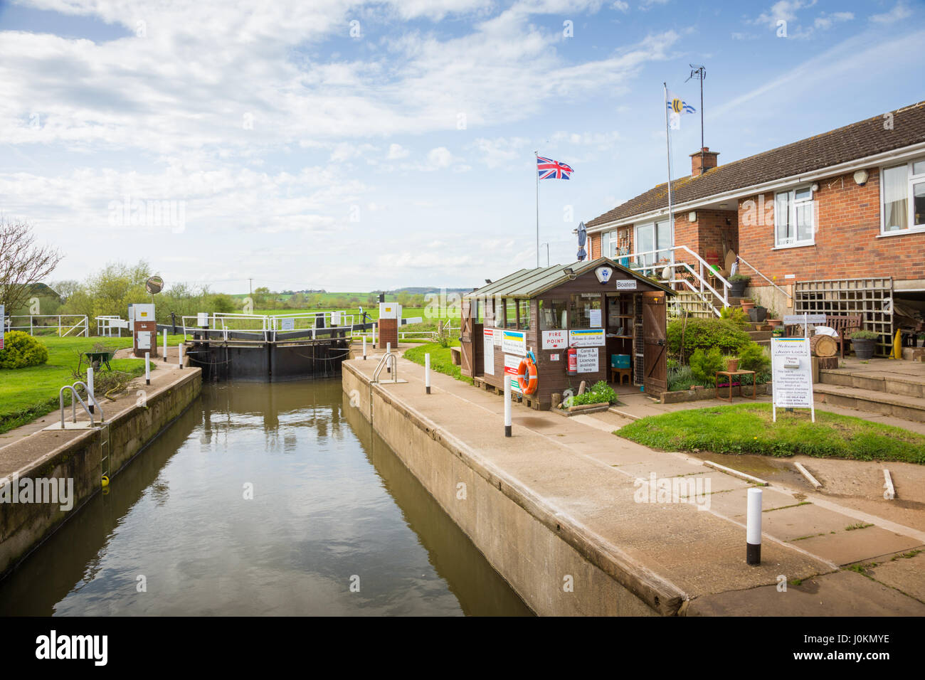 Lock And Lock Keeper S Cottage Tewkesbury Gloucestershire Uk