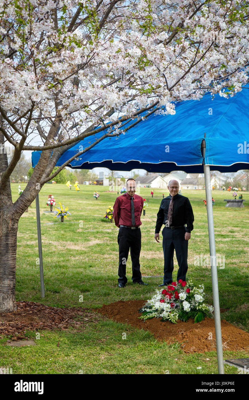 Two men view recent grave of relative, Hendersonville, Tennessee, USA Stock Photo