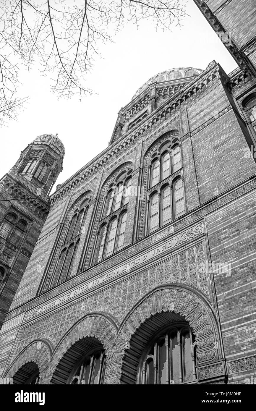 The famous rebuilt synagoge in Oranienburger strasse in Berlin. It was destroyed during the Kristallnacht in 1938 and the allied bombing later in the  Stock Photo