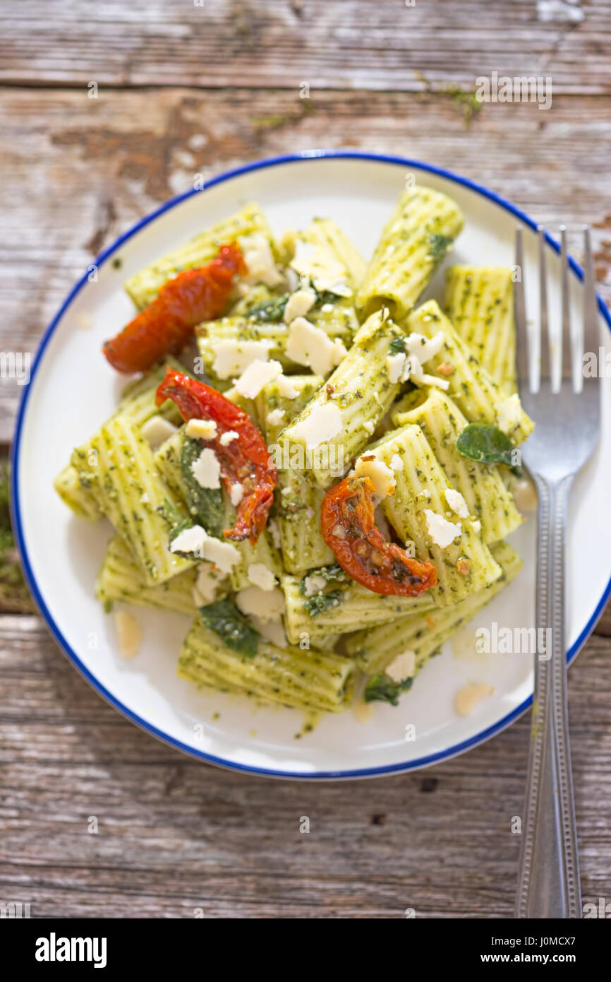 Pesto Pasta Salad with Sun dried Tomatoes Stock Photo Alamy