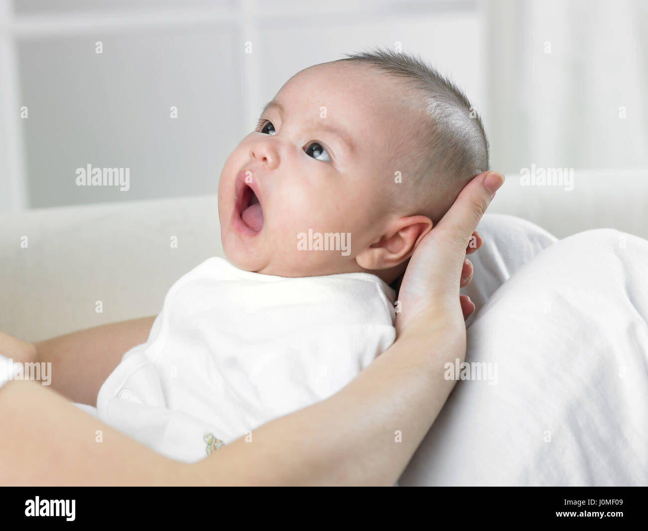 Child yawning hand hi-res stock photography and images - Alamy
