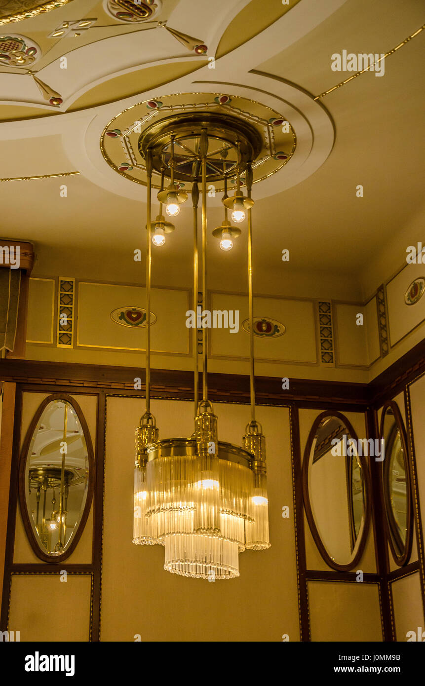 Sims 3 into the future ceiling too low for elevators limfaindo