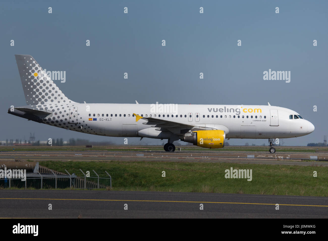 Vueling Airlines Airbus A320 Stock Photo - Alamy