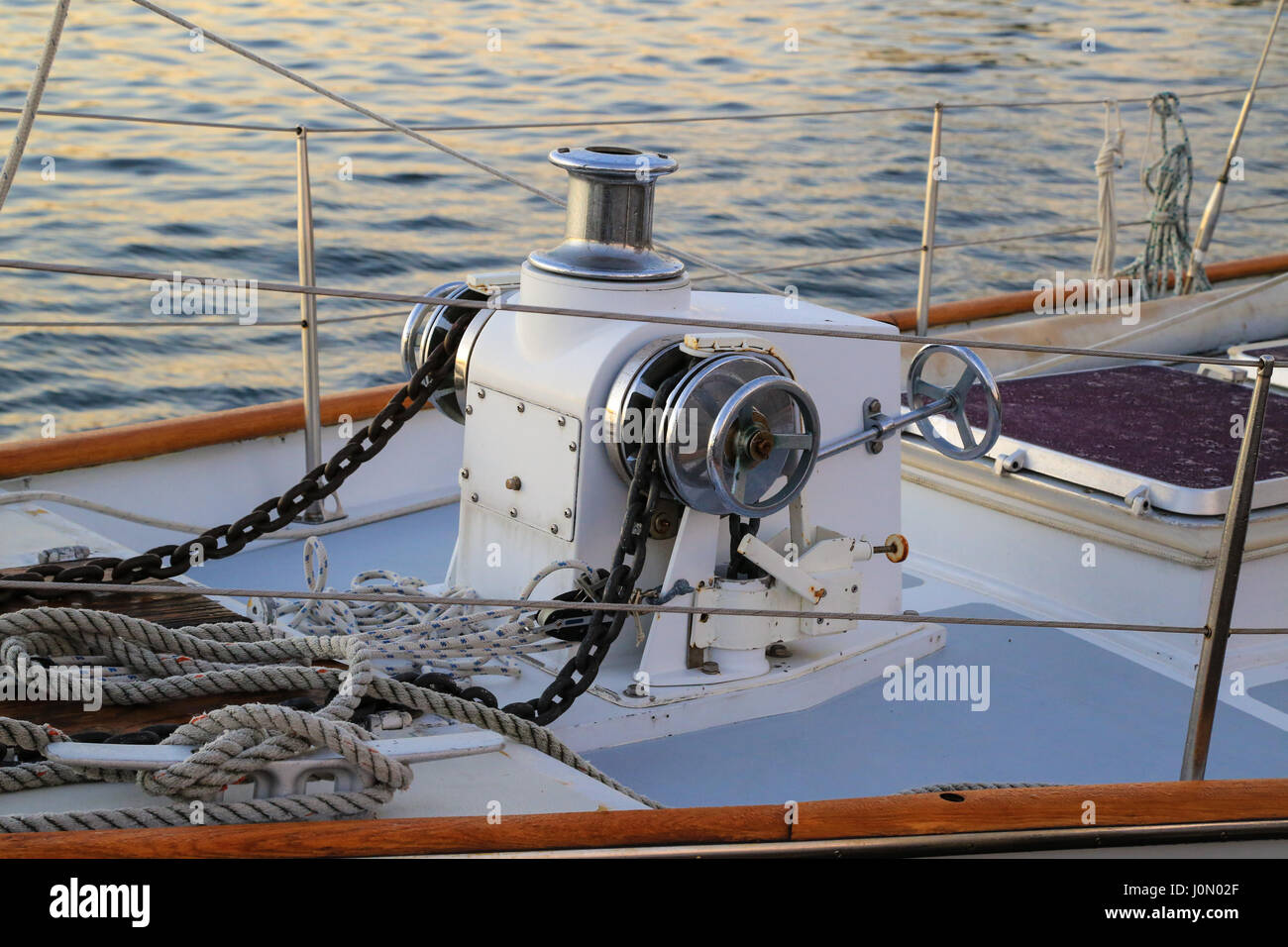 Anchor windlass hires stock photography and images Alamy