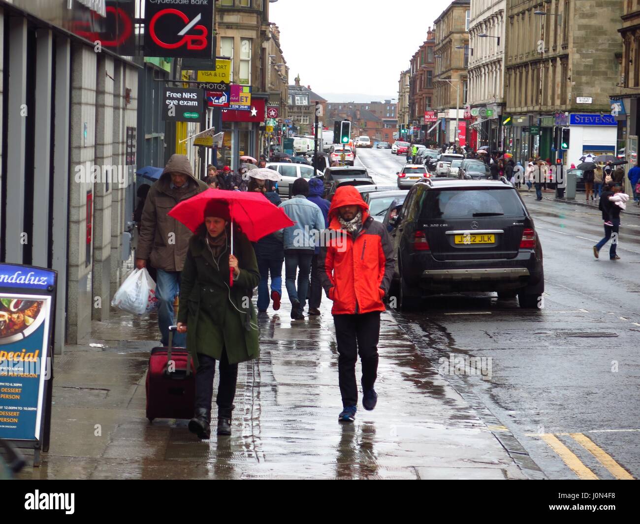 Byers Road Glasgow, UK. 14th Apr, 2017. Wet miserable Good Friday in