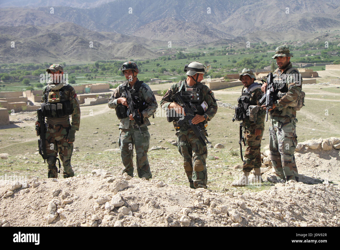 Nangarhar, Afghanistan. 14th April, 2017. Afghan army soldiers are ...