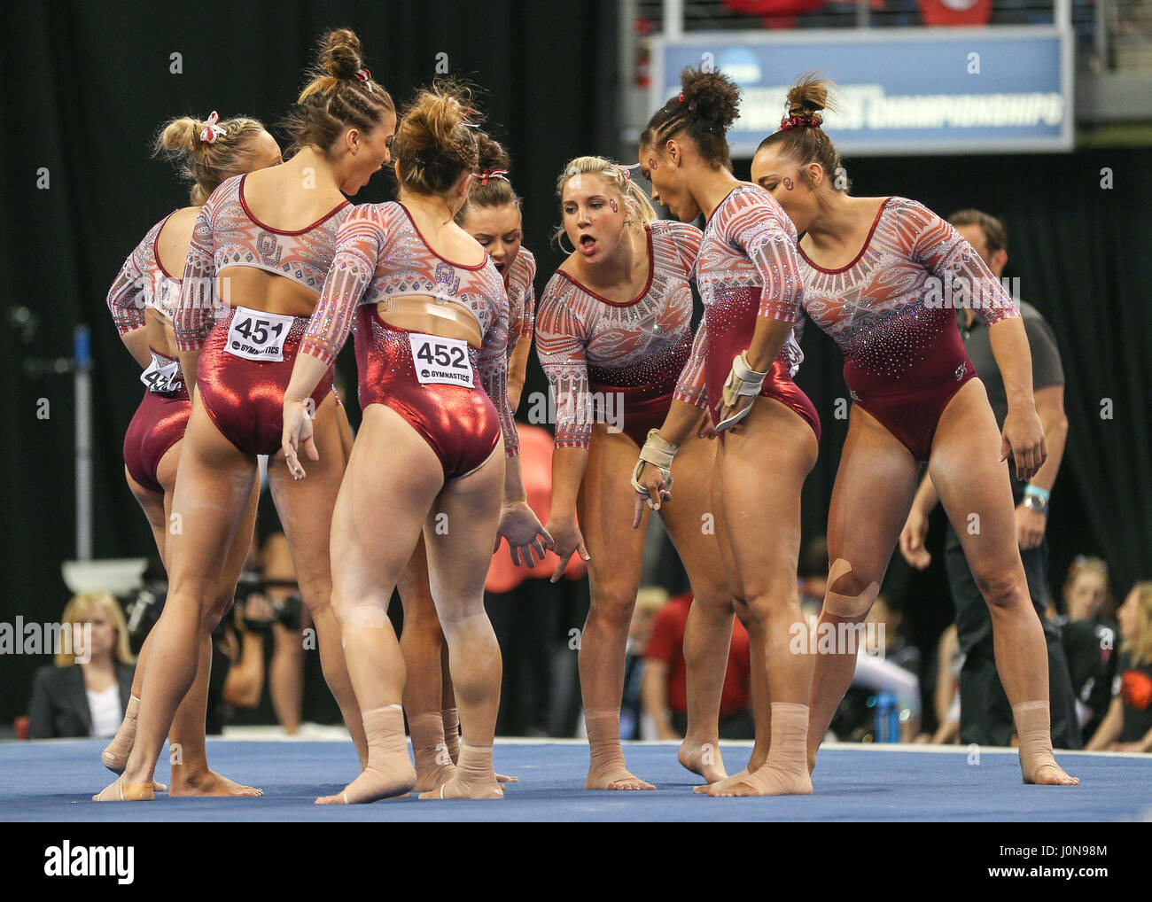 St. 14th Apr, 2017. The Oklahoma women's gymnastics team gathers on the floor prior to starting their floor rotation during the Semifinals of the 2017 NCAA Women's National Collegiate Gymnastics Championships at the Chaifetz Arena in St. Louis, MO. Kyle Okita/CSM/Alamy Live News Stock Photo