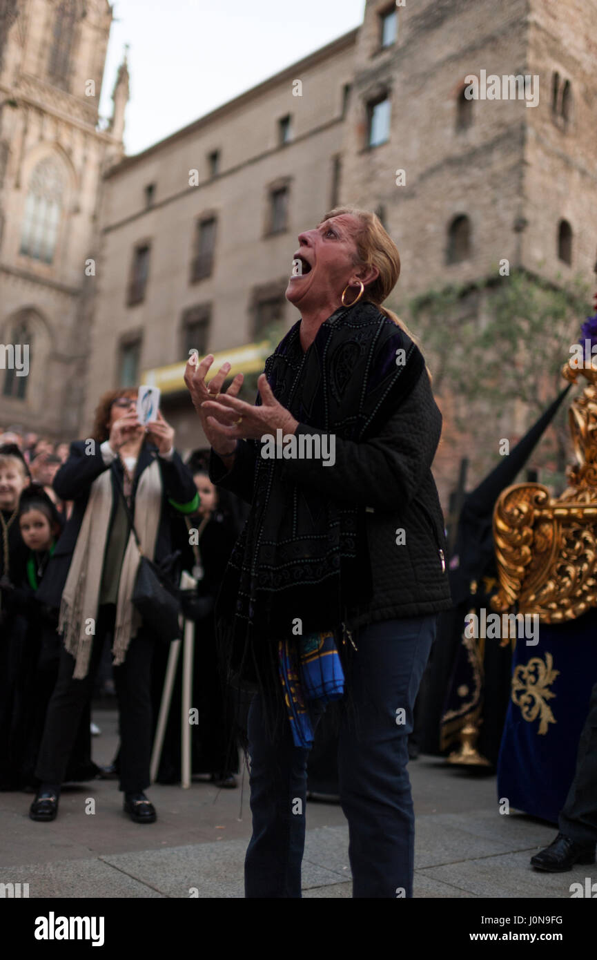 Spain, Barcelona. 14 April, 2017. A woman sings a saeta to the Virgin of the Macarena during the Holy Week procession Credit: Charlie Perez/Alamy Live News Stock Photo