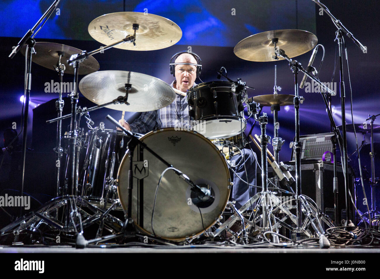 Atlanta, USA. 14th Apr, 2017. Drummer JACK IRONS at Philips