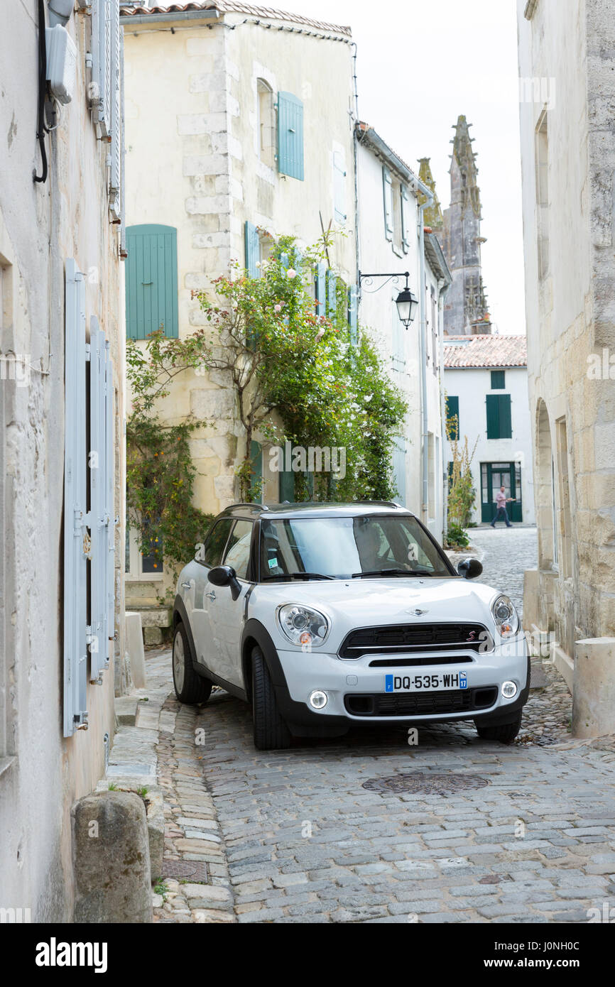 Car driving through narrow street hi-res stock photography and images ...