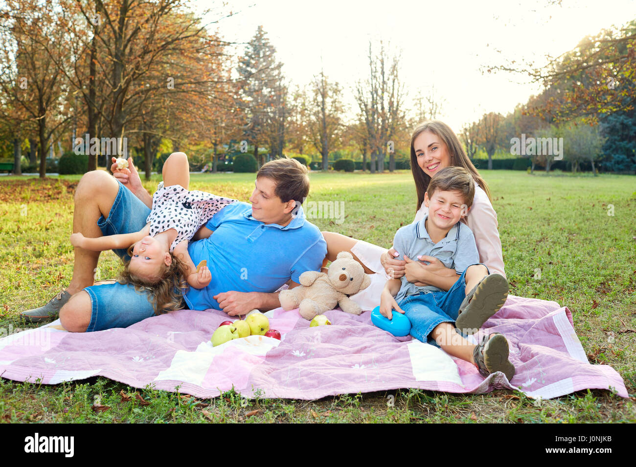 Picnic in the park hi-res stock photography and images - Alamy