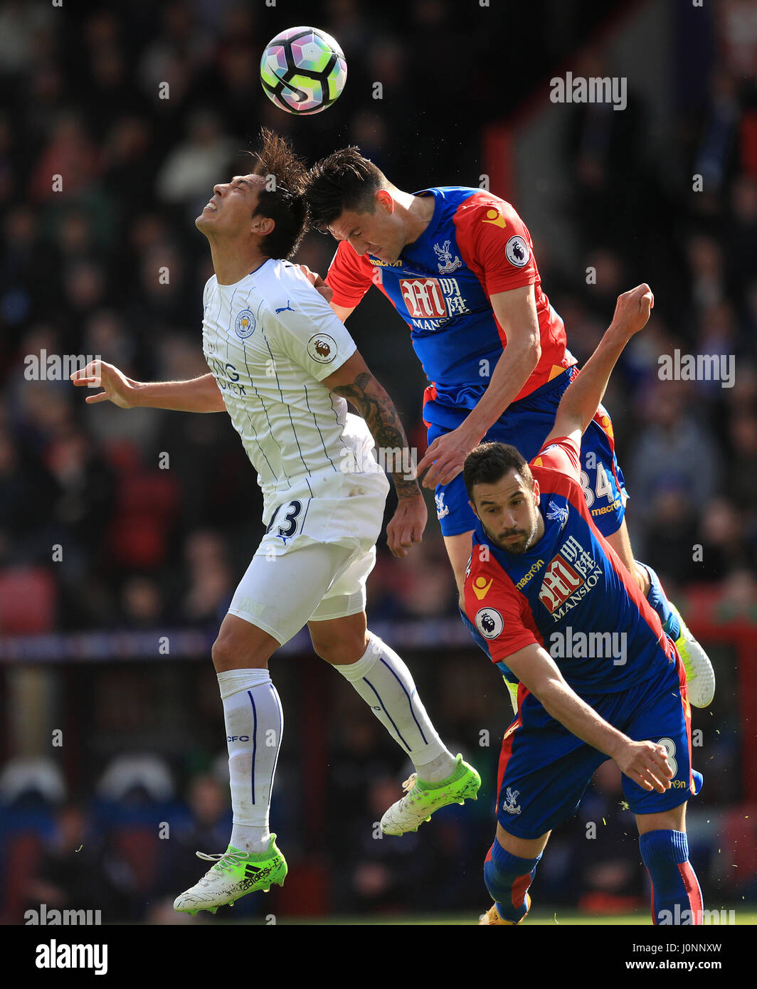 Leicester City's Daniel Amartey (left) and Crystal Palace's Martin Kelly (right) battle for the ball in the air during the Premier League match at Selhurst Park, London. PRESS ASSOCIATION Photo. Picture date: Saturday April 15, 2017. See PA story SOCCER Palace. Photo credit should read: Adam Davy/PA Wire. RESTRICTIONS: No use with unauthorised audio, video, data, fixture lists, club/league logos or "live" services. Online in-match use limited to 75 images, no video emulation. No use in betting, games or single club/league/player publications. Stock Photo
