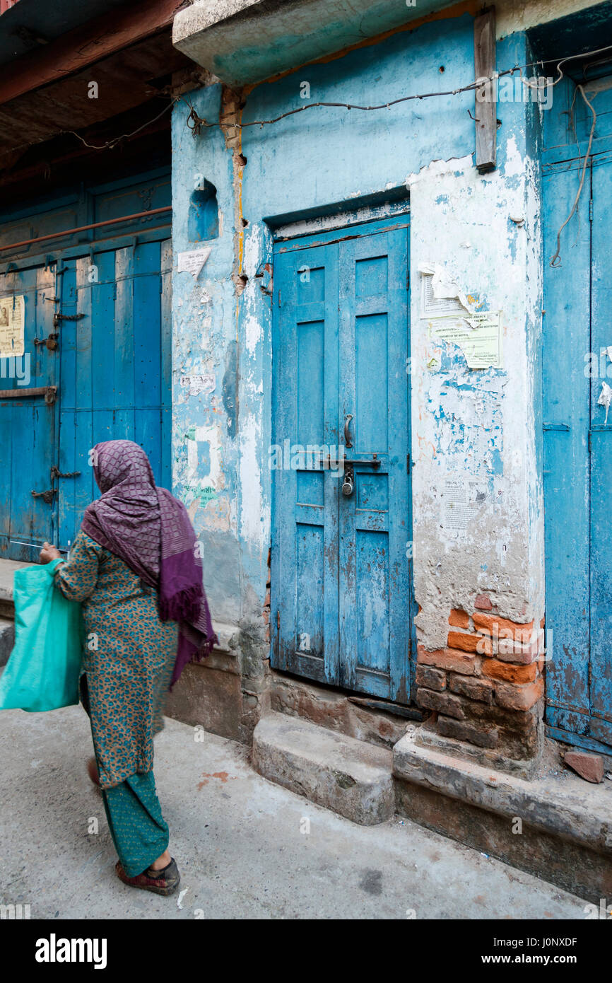 Indian woman walking hi-res stock photography and images - Alamy