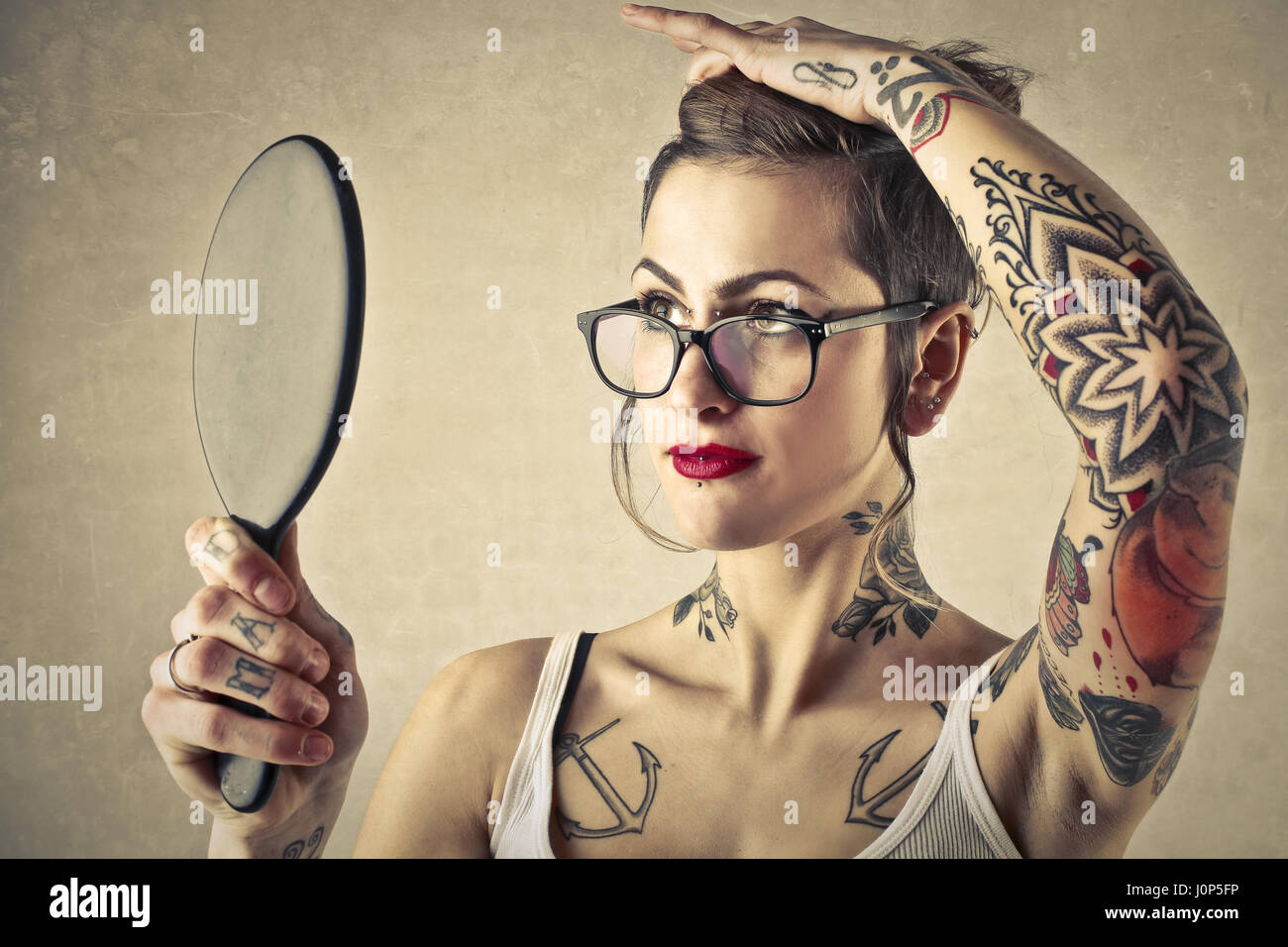 🔥 Broken Glass Tattoo Meaning + Guide +10 designs 🔥, image size:1300x956