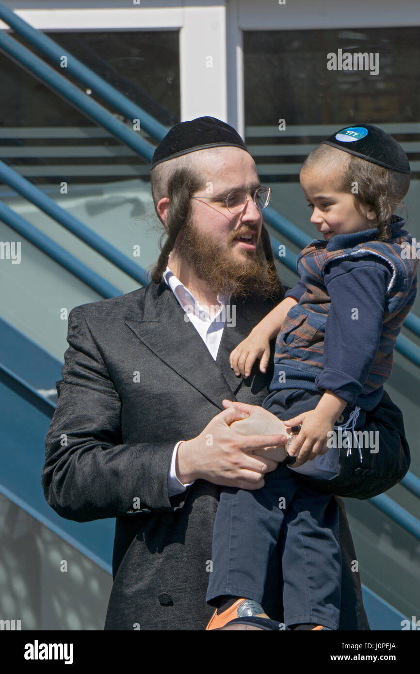 Hasidic Jews Stock Photos Hasidic Jews Stock Images Alamy