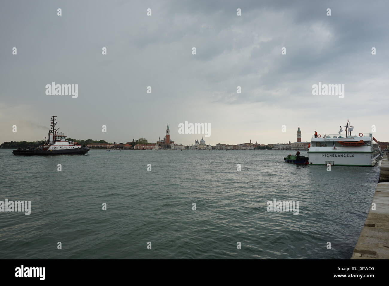 Big cruise ship venice hi-res stock photography and images - Alamy