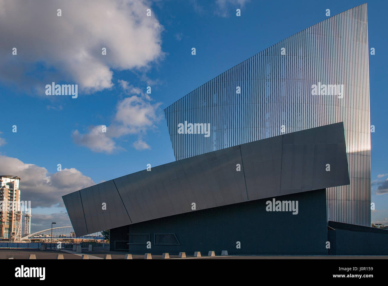Imperial War museum North at Salford Quays Stock Photo - Alamy