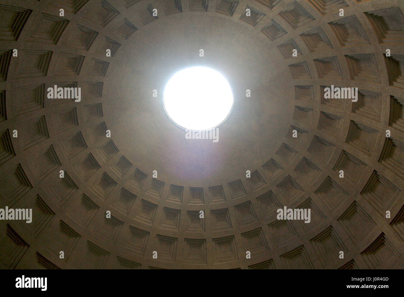 Oculus (hole), dome, rotunda, Pantheon, Rome, Italy Stock Photo - Alamy