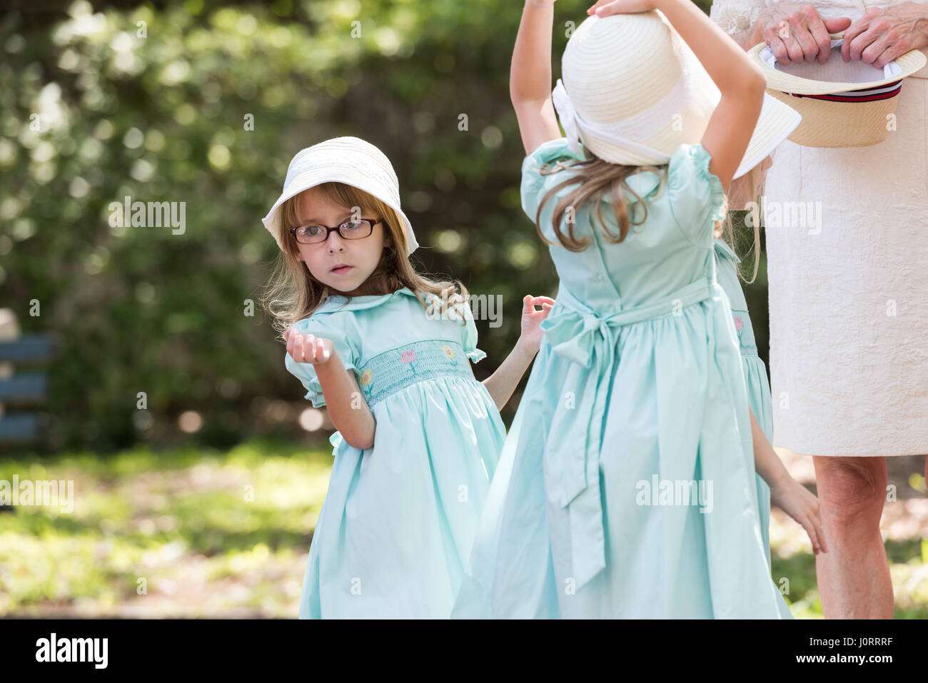 Charleston, South Carolina, USA. 15th Apr, 2017. Young girls dressed in