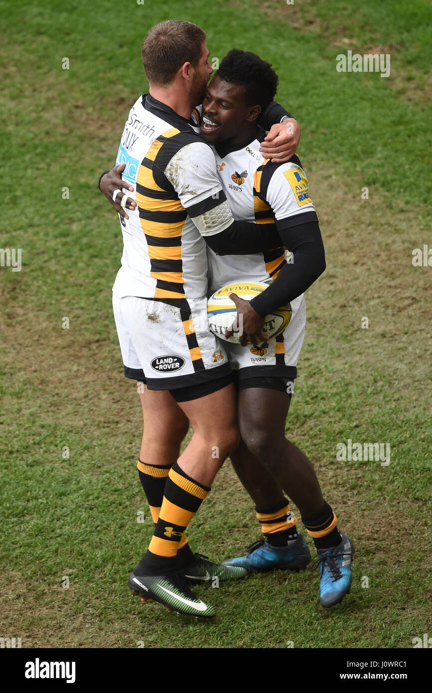 Wasps' Christian Wade (right) celebrates his try with Willie Le