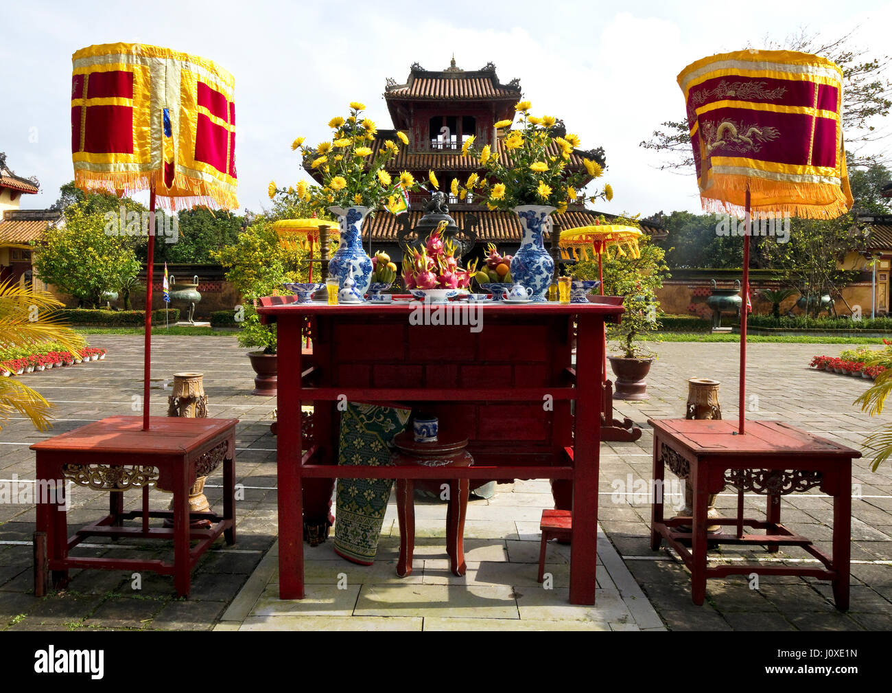 Temple Display Colourful display at temple Stock Photo - Alamy
