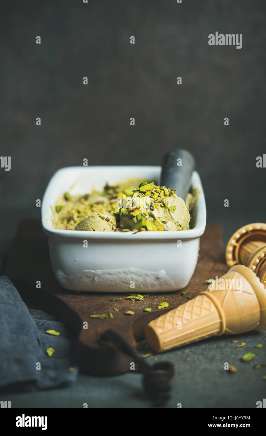 https://c8.alamy.com/comp/J0YY3M/homemade-pistachio-ice-cream-in-ceramic-mold-with-metal-scooper-J0YY3M.jpg