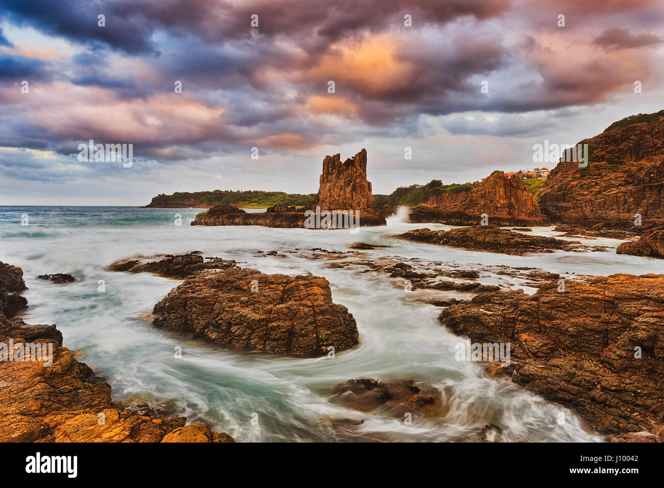 Colourful sunset at Bombo beach and Cathedral rocks in Kiama, Pacific ...