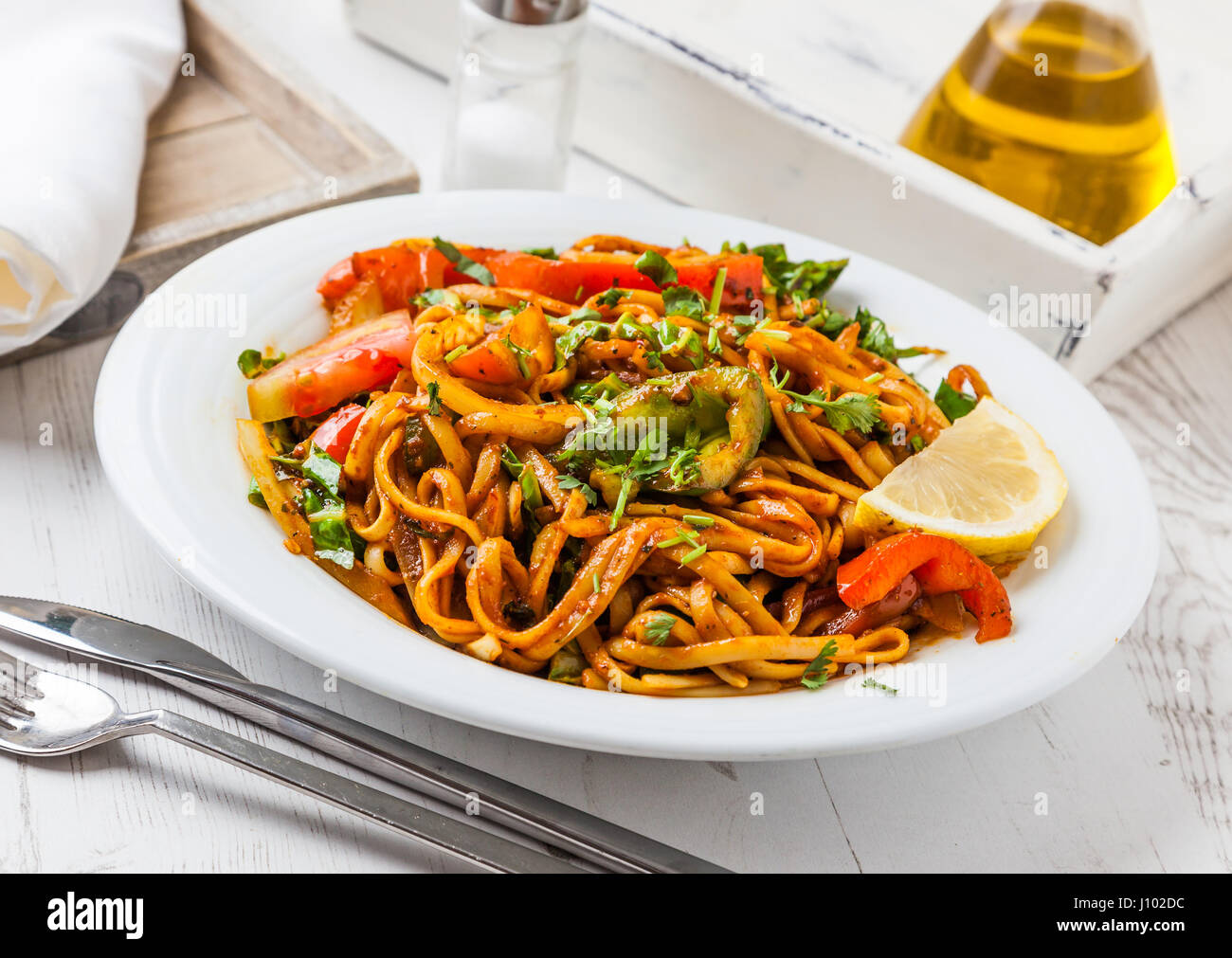 A meal of vegetarian stirfried chow mein Stock Photo Alamy