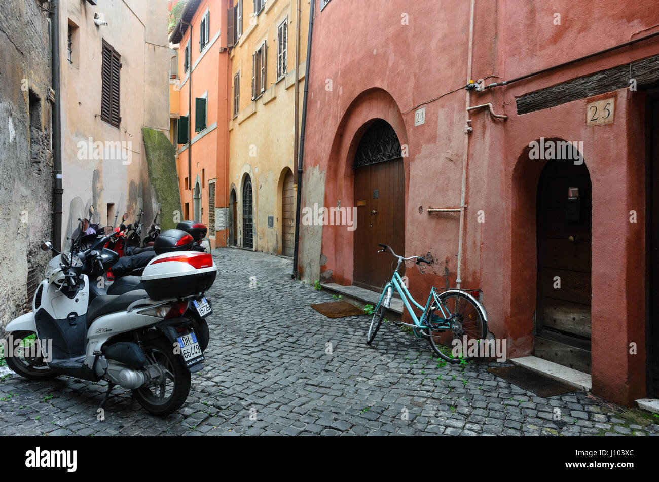 The back streets of the Trastevere in Rome, Italy Stock Photo - Alamy