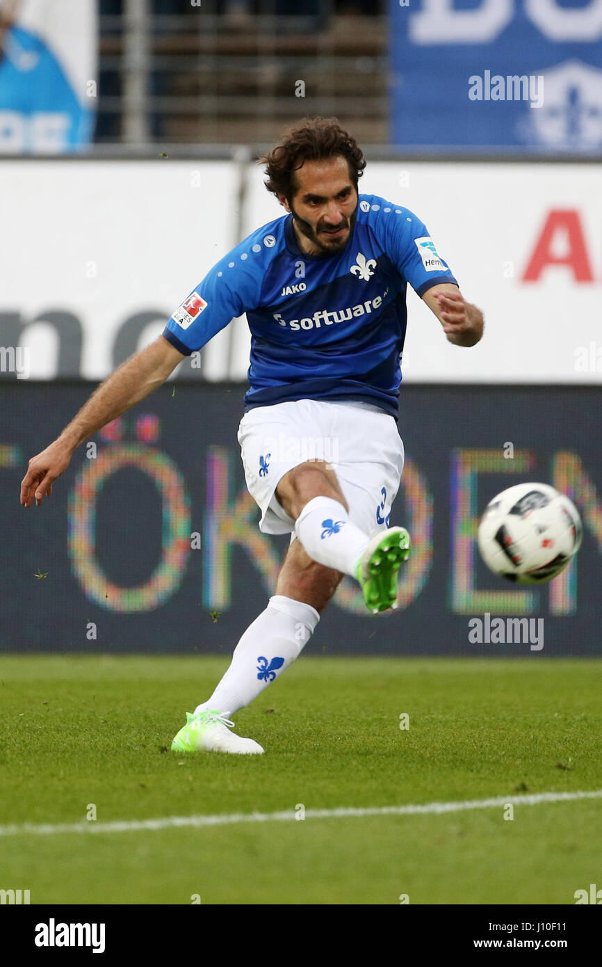 Darmstadt's Hamit Altintop at play during the German Bundesliga soccer match between Darmstadt 98 and FC Schalke 04 in the Jonathan Heimes Stadium in Darmstadt, Germany, 16 April 2017. Photo: Thomas Frey/dpa Stock Photo