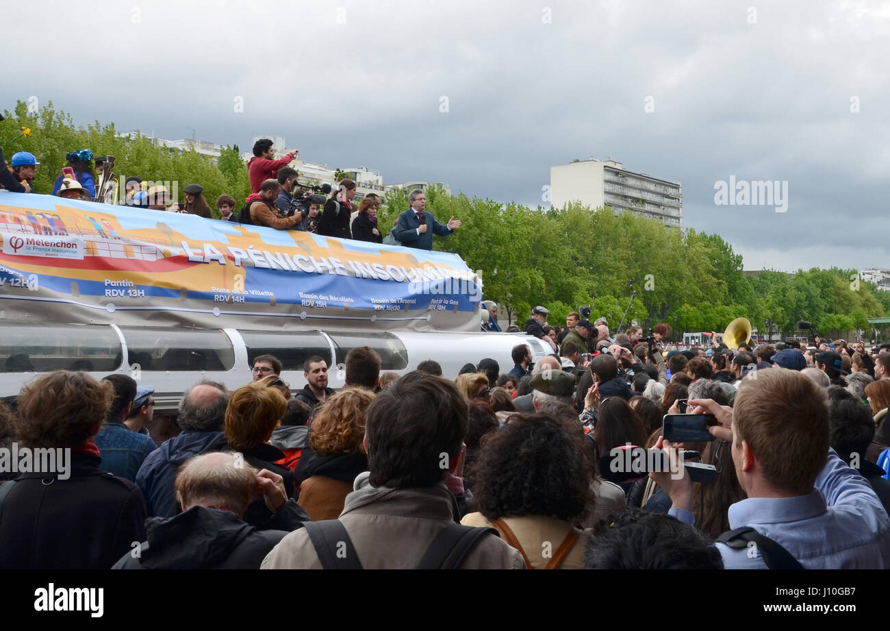 Paris, France. 17th Apr, 2017. The leftwing French presidential candidate Jean-Luc Mélenchon gives a talk on a boat in Paris, France, 17 April 2017. Mélenchon's campaign is currently enjoying an unforseen head of steam. Photo: Sebastian Kunigkeit/dpa/Alamy Live News Stock Photo