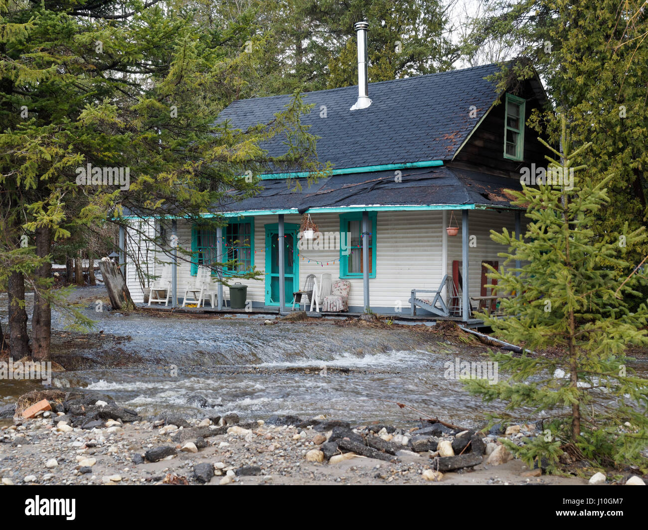 Rawdon, Canada. 17th Apr, 2017. A house in Rawdon, Quebec is surrounded