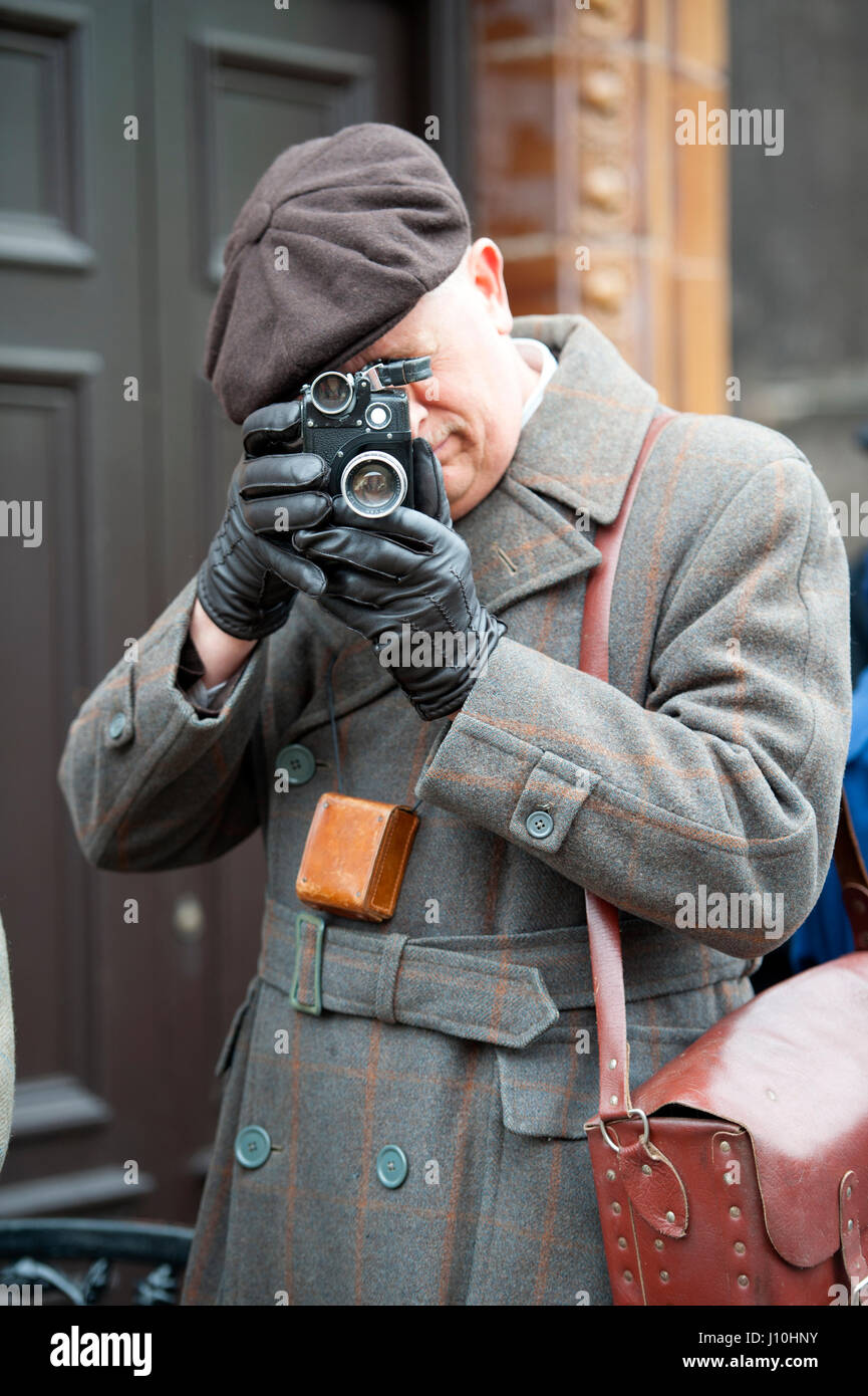 Critch Tramway Village, Derbyshire, UK. WWII Home Front Event.  A man filming with a vintage cine camera. Credit: lee avison/Alamy Live News Stock Photo