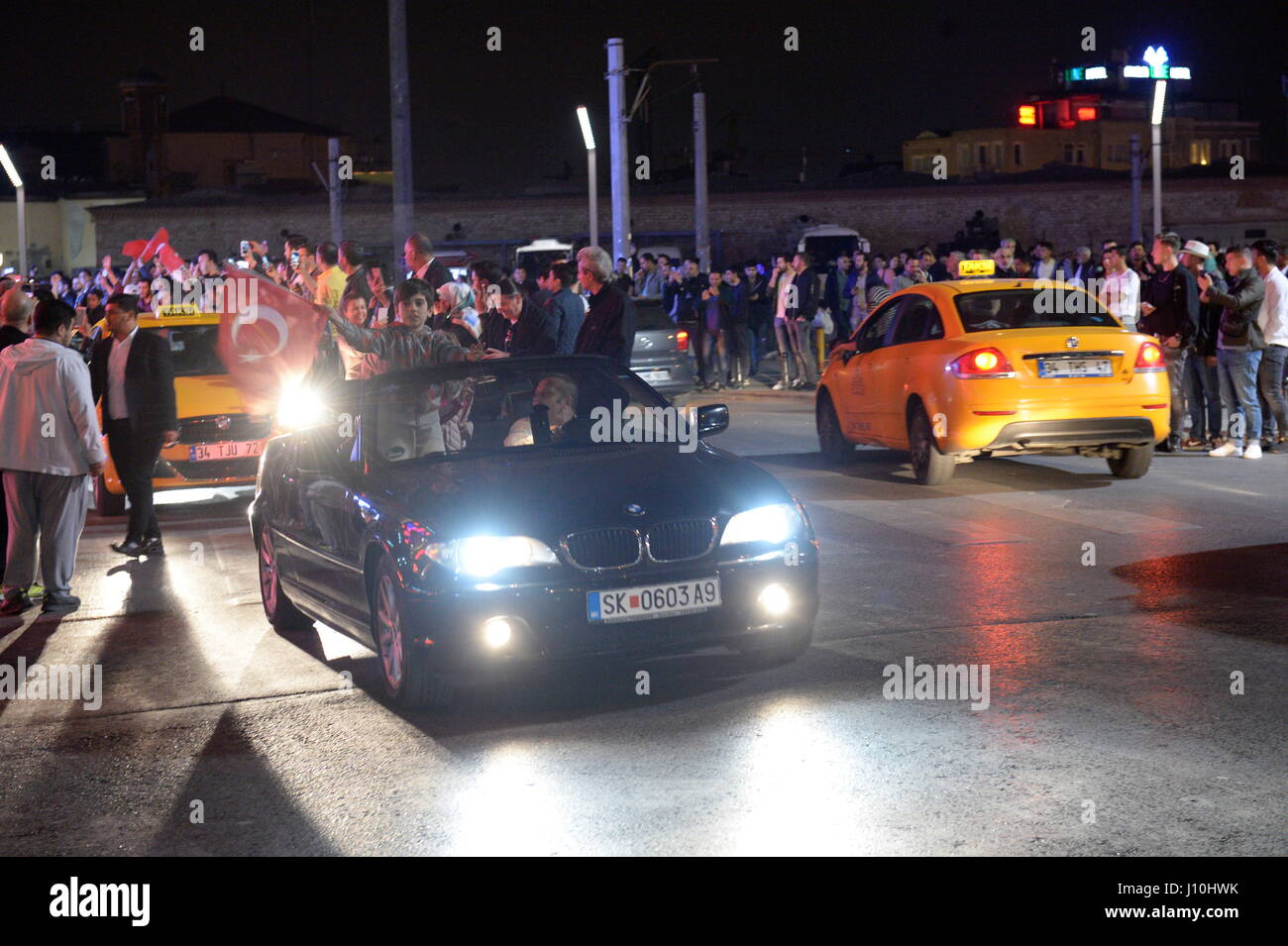 Istanbul, Turkey. 16th Apr, 2017. Enumeration rate according to TV stations over 98 percent of votes: 51.4 percent for constitutional change. Erdoğan speaks of victory. Credit: Franz Perc / Alamy Live News Stock Photo