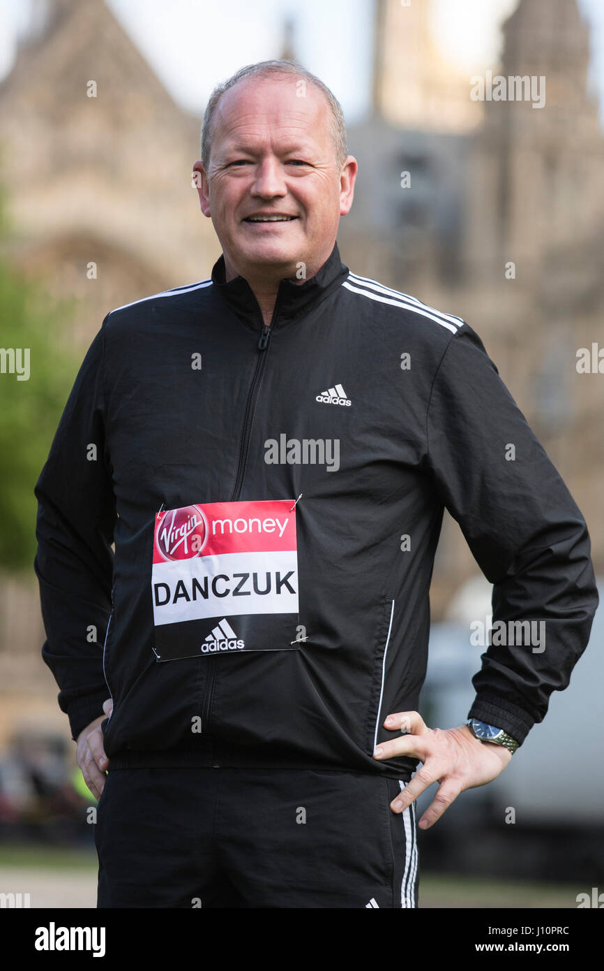 London, UK. 18 April 2017. Independent MP Simon Danczuk, Rochdale, running for the Rochdale Connections Trust. MPs take part in a photocall for the Virgin Money London Marathon as Prime Minister Theresa May anounces a snap election in June. In total, 16 MPs will run at the London Marathon which takes place on 23 April 2017. © Bettina Strenske/Alamy Live News Stock Photo