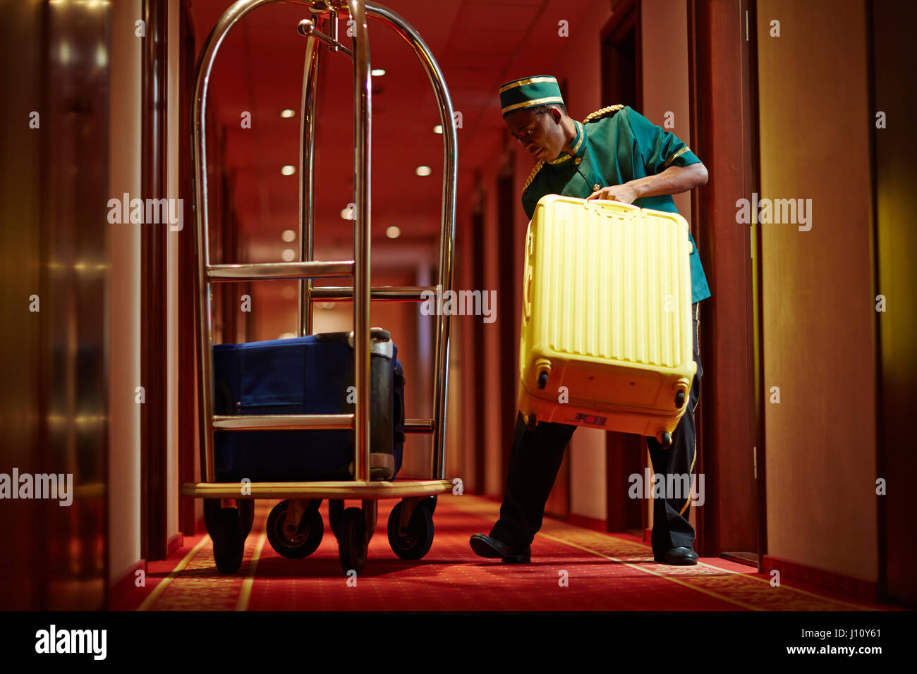 Luggage cart hotel hi-res stock photography and images - Alamy