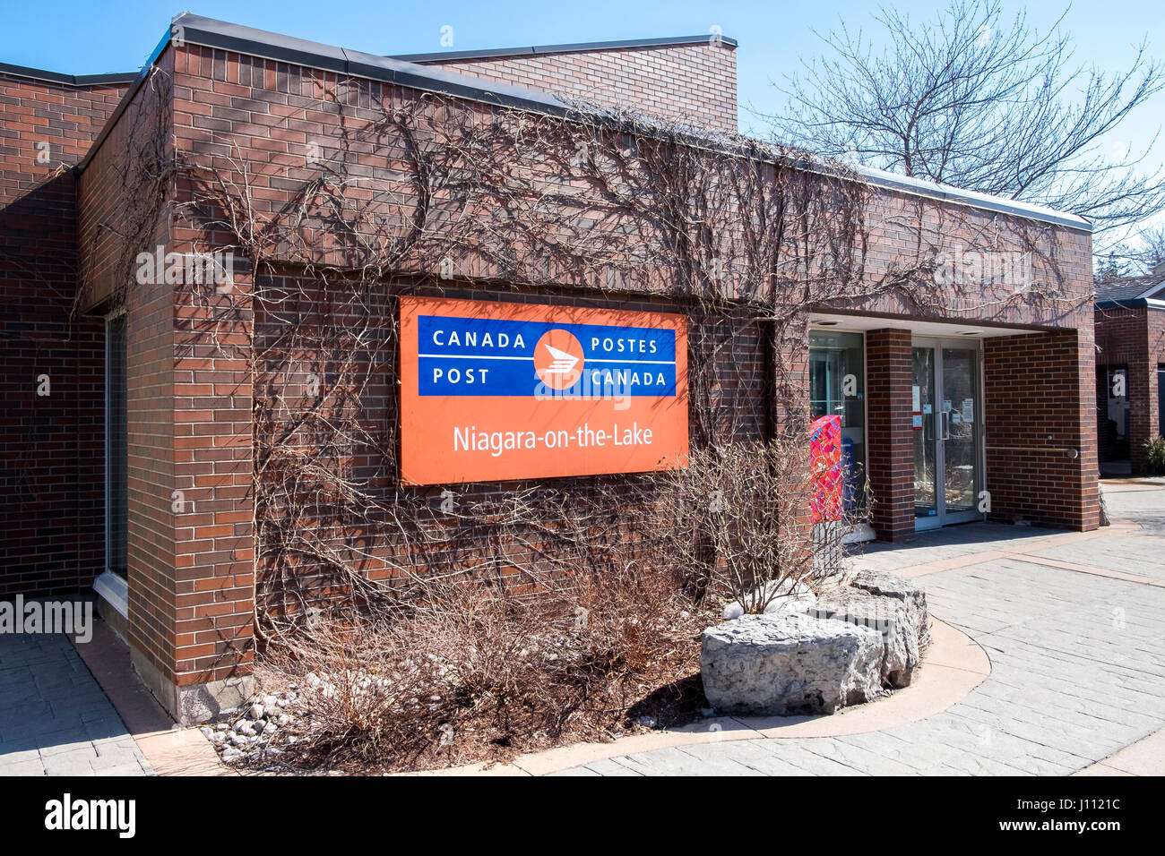 Outlet canada hi-res stock photography and images - Alamy