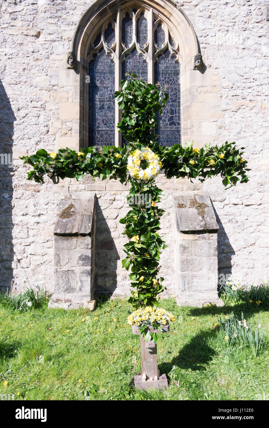 Cross decorated for Easter, Whitburn Parish church, South Tyneside, England, UK Stock Photo