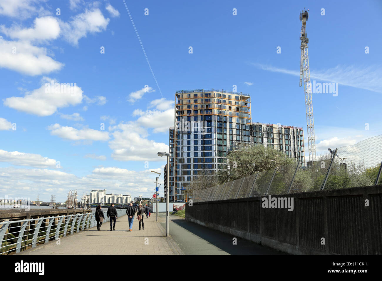 Riverside new apartments on the Thames at Woolwich London Stock Photo