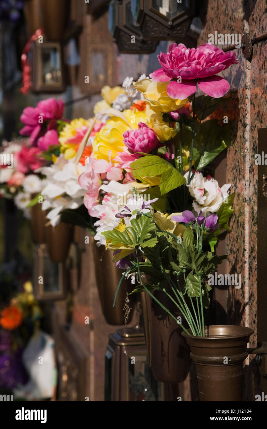 Flower urns hires stock photography and images Alamy
