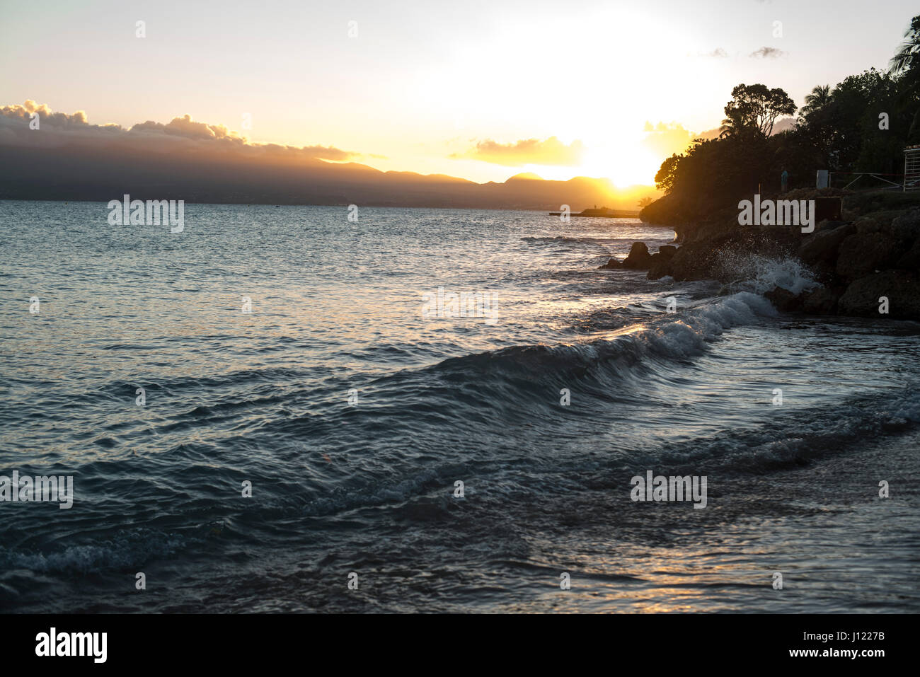 Sunlight seascape horizon hi-res stock photography and images - Alamy